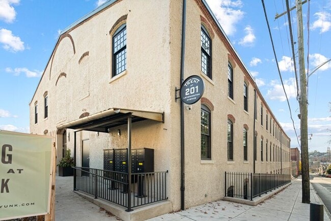 Building Photo - 201 Leverington Ave