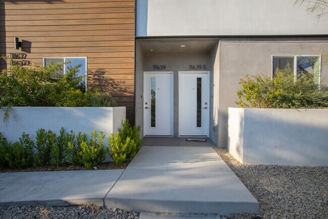 Foto del edificio - 11639 Burbank Blvd