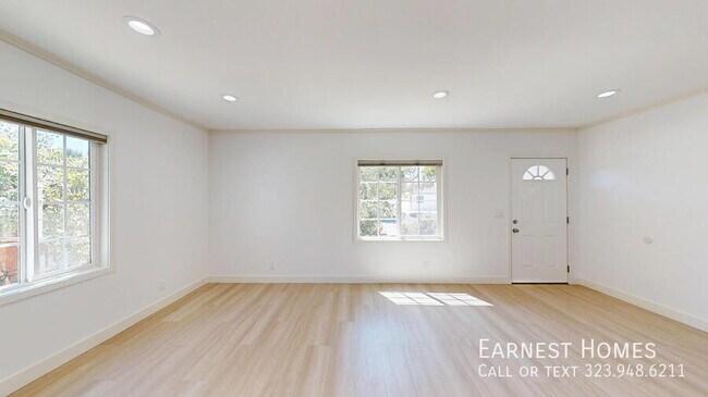 Foto del edificio - 5844 Vesper Ave