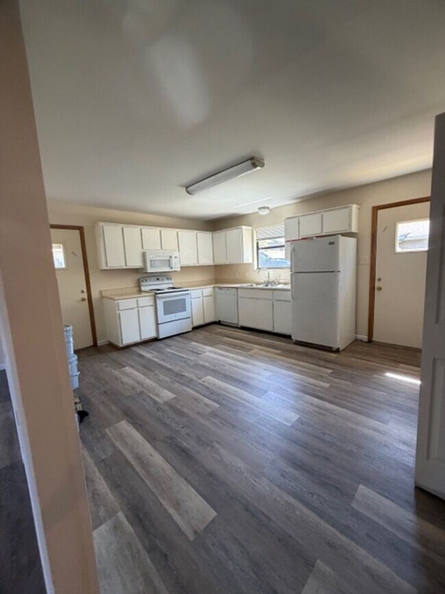 Foto del edificio - 2 Bedroom Duplex close to I -140 Contact Debra Johnson (865) 591-8281