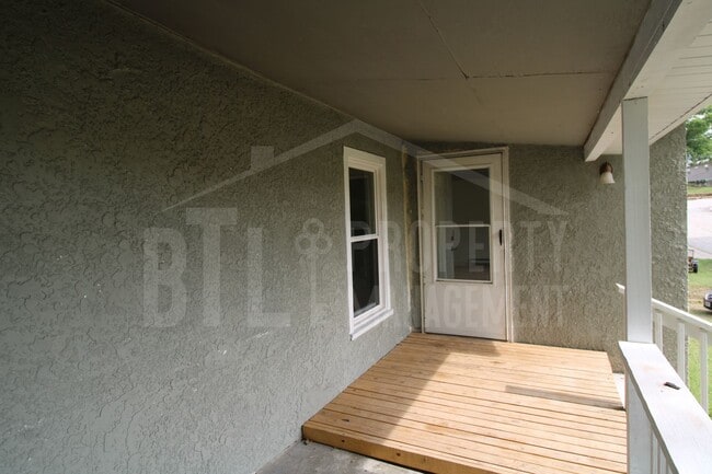 Building Photo - 3 Bedroom & 1 Bath Home