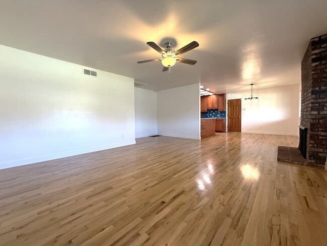 Building Photo - 5 Montclair Dr