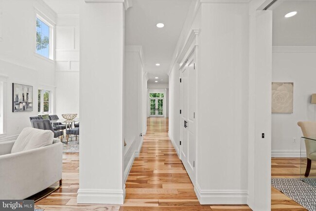Foto del edificio - 9216 Shelton St