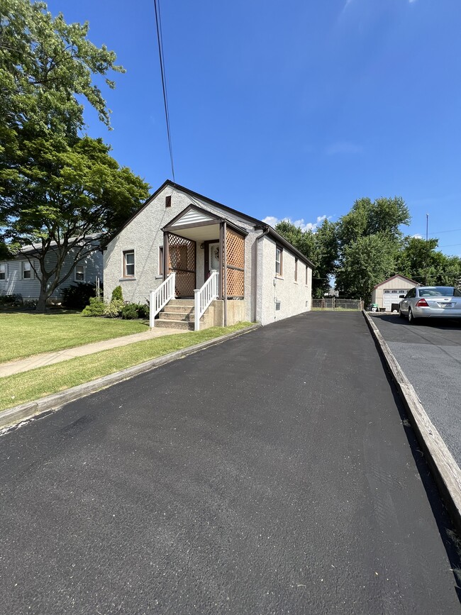 Building Photo - 2140 Forrester Ave