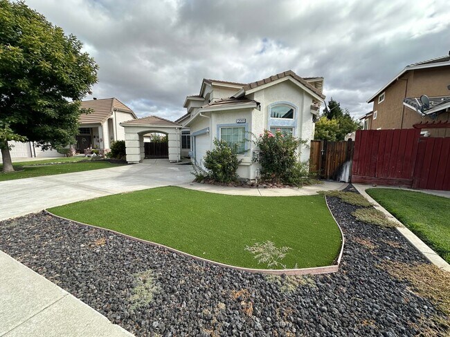 Foto del edificio - Gorgeous Shadow Lakes Home / Best Property Management