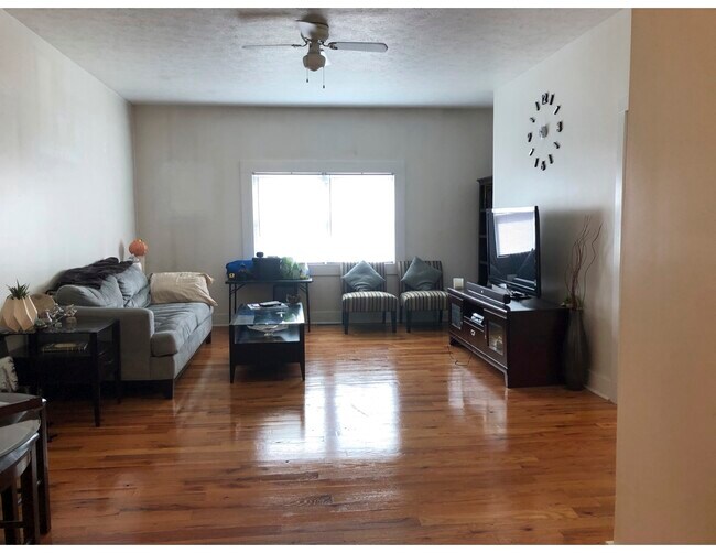 Living - 622 Lexington Ave