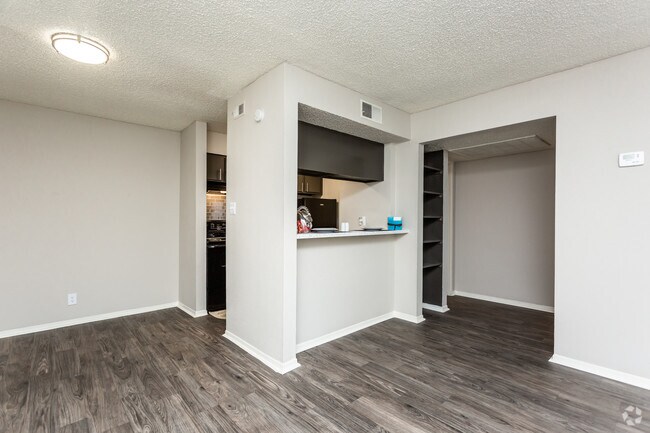 1BR, 1BA - 634SF DESIGNER  Dining Room & Kitchen - Acadia on the Lake