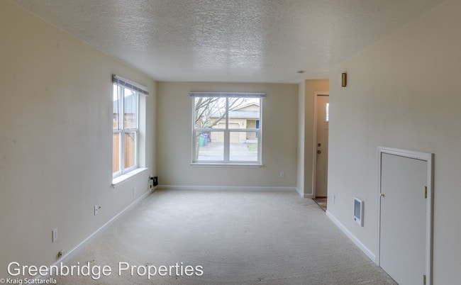 Building Photo - 6431-6433 SE 83rd Ave