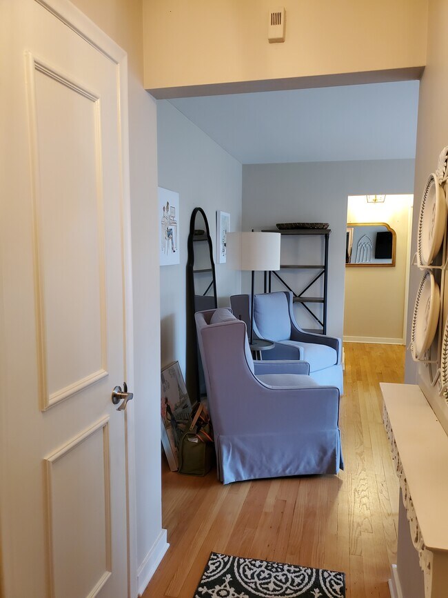 17560 Mack Ave Unit 18, Grosse Pointe, MI 48230 Condo for Rent in