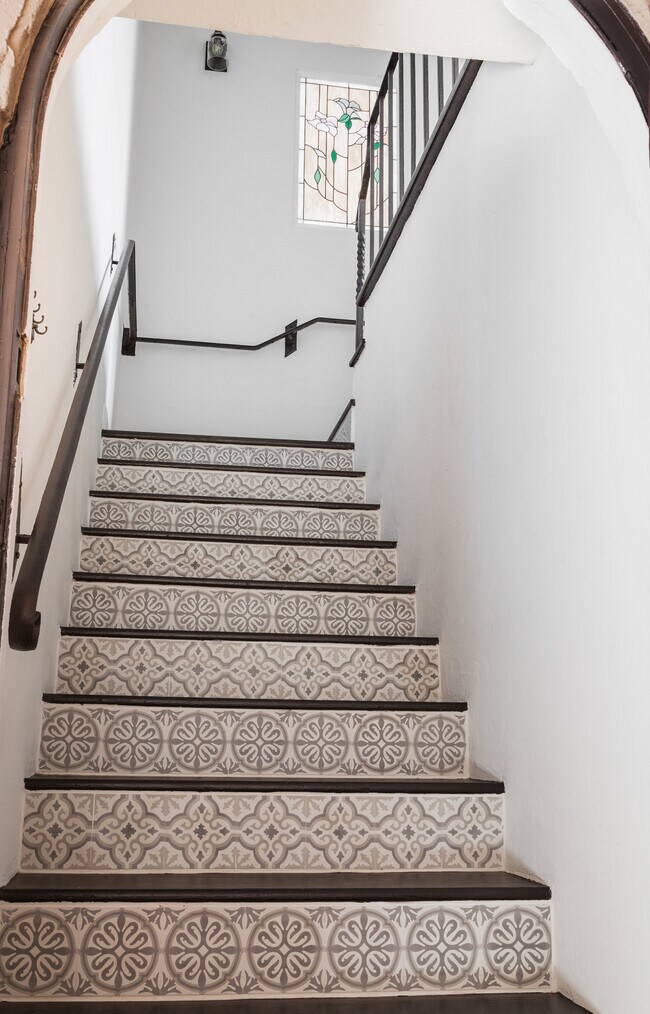 2br townhouse unit available - 2055 E 3rd St