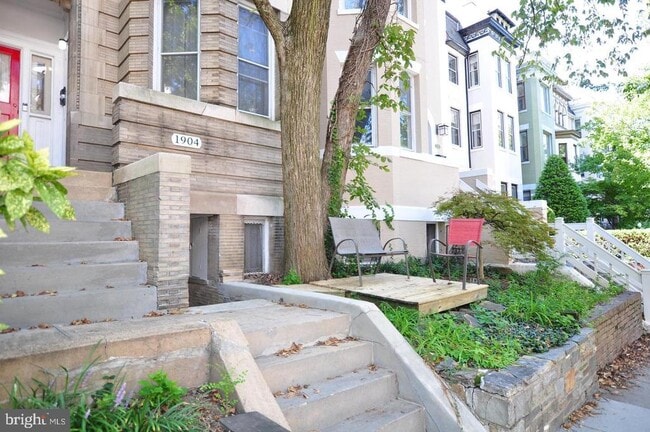 Building Photo - 1904 Calvert St NW