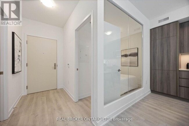 Building Photo - 15 Richardson St