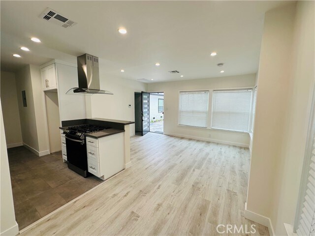 Building Photo - 812 Pelanconi Ave
