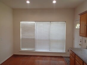 Building Photo - 10326 Thornmont Ln