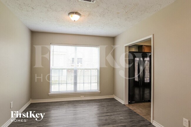 Foto del edificio - 1801 Whitebriar Dr