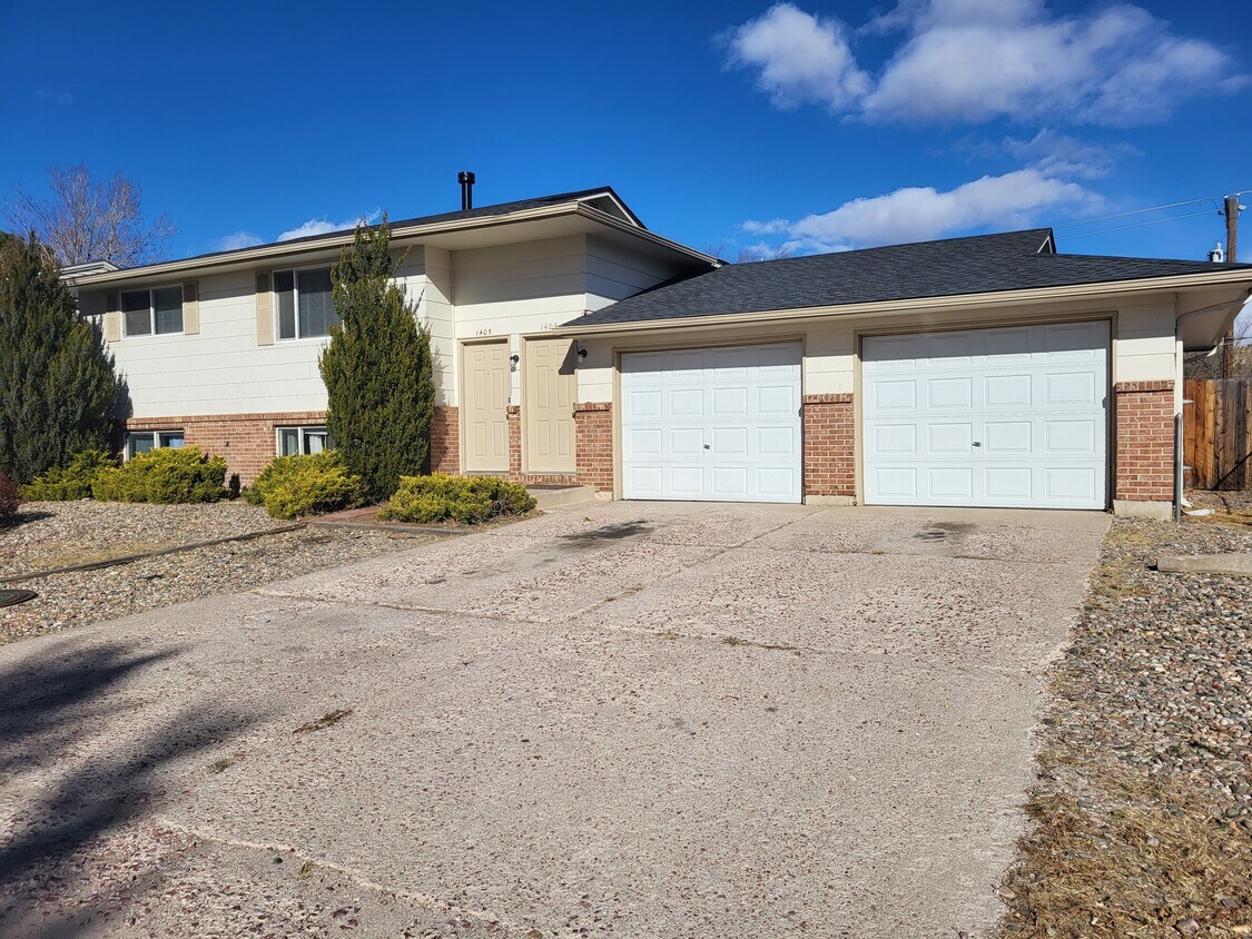 Front - 1405 Tappan Cir