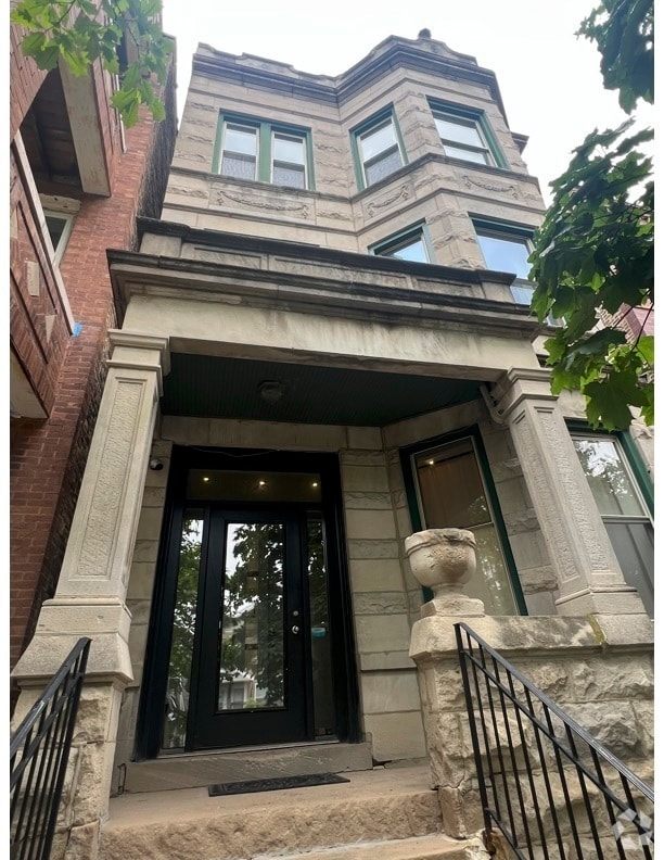 Building Photo - 925 N Mozart St