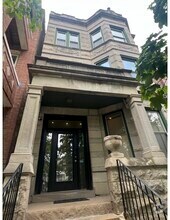 Building Photo - 925 N Mozart St
