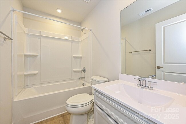 Foto del edificio - 1470 Samuel St