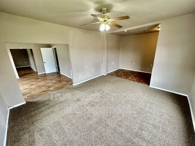 Foto del edificio - 716 E 9th St