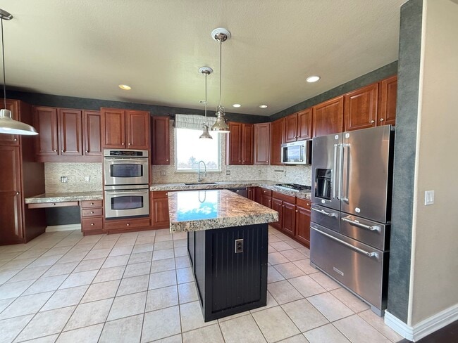 Building Photo - Your Colorado Oasis Awaits! 4 Bed, 3.5 Bath Home with Modern Amenities next to open space