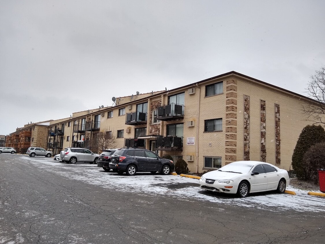 Primary Photo - 5113 N East River Rd