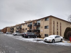 Building Photo - 5113 N East River Rd