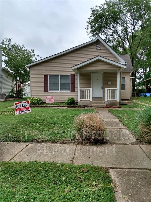 Primary Photo - 114 N Taylor Ave
