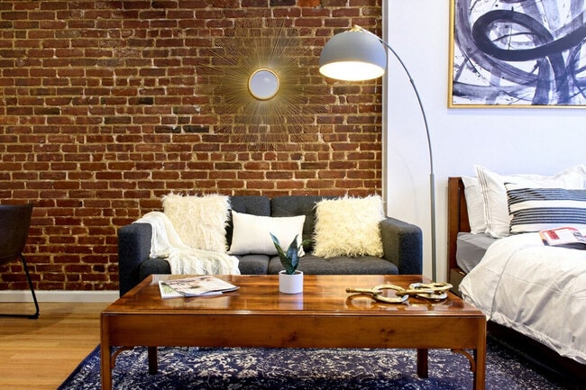 Building Photo - 230 E 83rd St