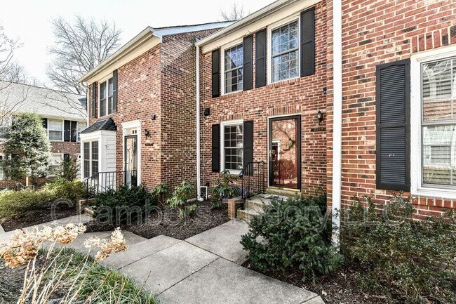 Building Photo - 2518 S Walter Reed Dr