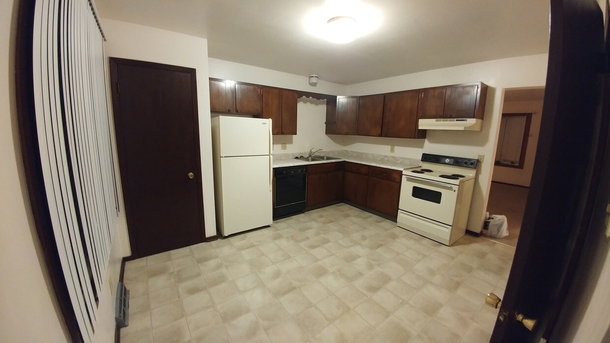 135 N Lakewood Garden Ln, Madison, WI 53704 Townhome Rentals in