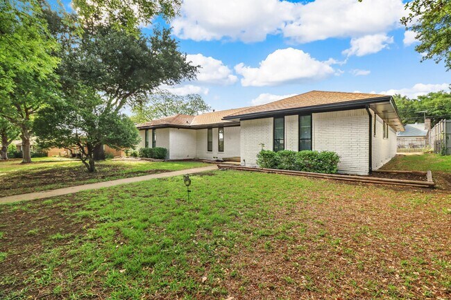 Foto del edificio - 2404 Kentfield Ln