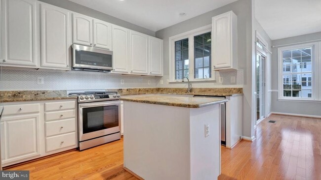 Building Photo - 2453 Cheyenne Dr