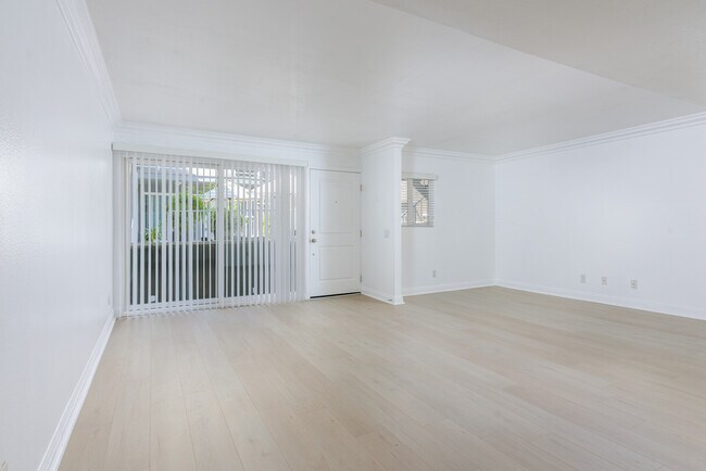 Foto del edificio - 355 N Maple St
