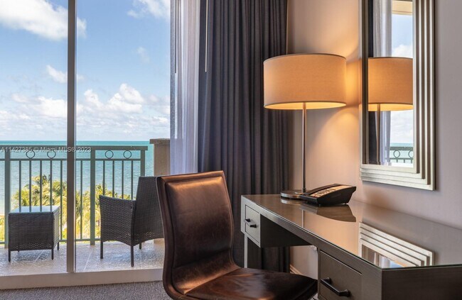 Foto del edificio - 455 Grand Bay Dr