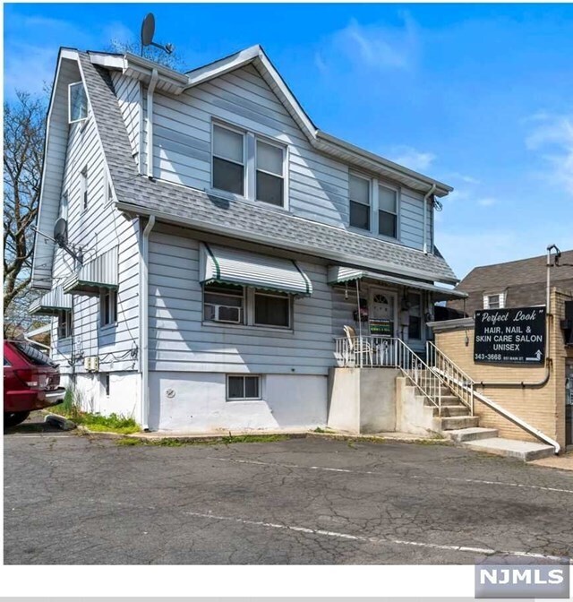 Primary Photo - 851 Main St