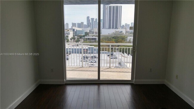 Foto del edificio - 275 NE 18th St