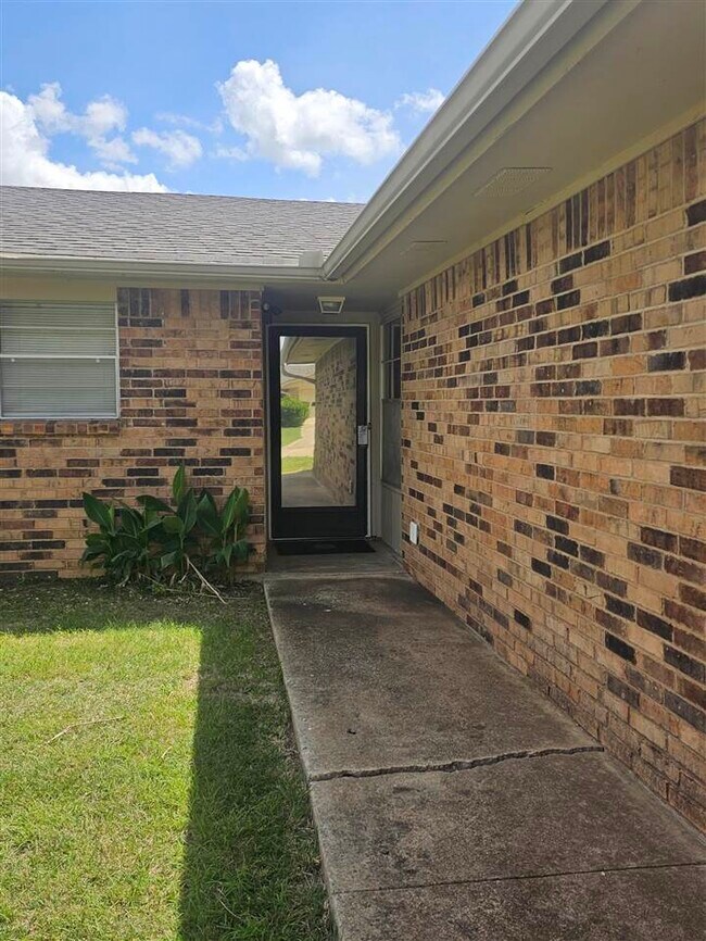 Foto del edificio - 6110 SW Park Pl