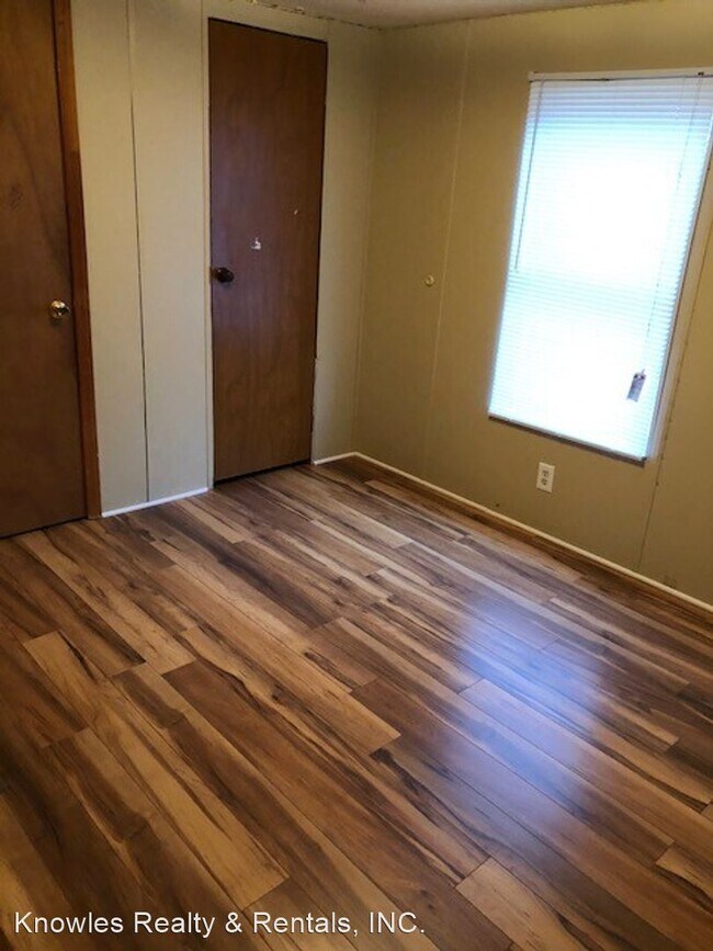Building Photo - 2 br, 1 bath House - 1895 Burnette Blvd #32