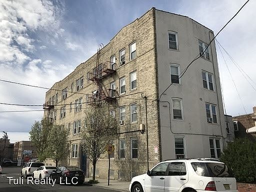 Building Photo - 912 90th St