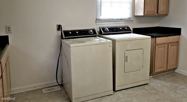 Building Photo - 5 br, 2 bath House - 1441 41st  by ODUrent...