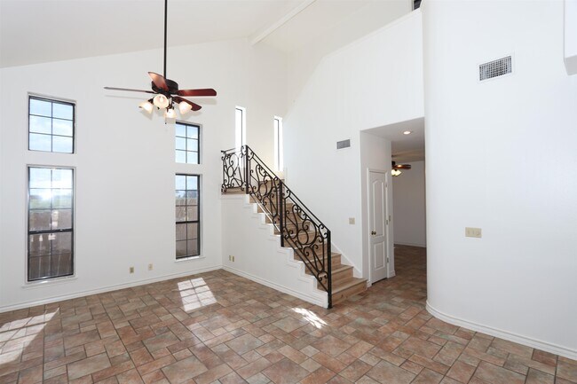 Building Photo - 109 E Del Mar Blvd