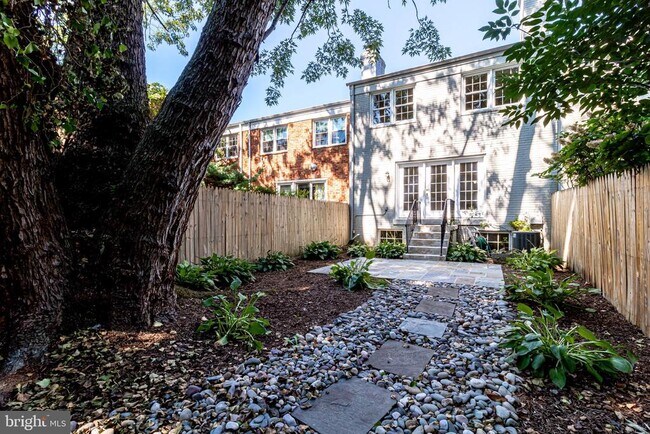 Building Photo - 1109 Wimbledon Dr