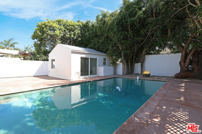 Foto del edificio - 12524 Woodbine St