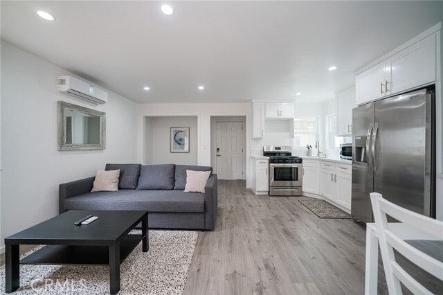 Foto principal - 409 W Harvard St