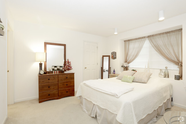 Emerald - Bedroom - Prospect Pointe