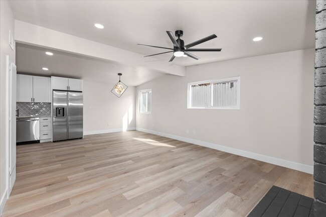 Building Photo - 9255 Fairlawn St