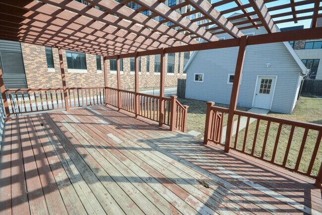 Foto del edificio - Gorgeous home located just 1 block from St...