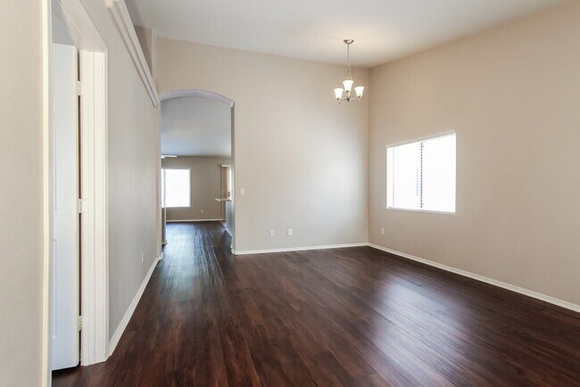Foto del edificio - 18407 N 111th Dr