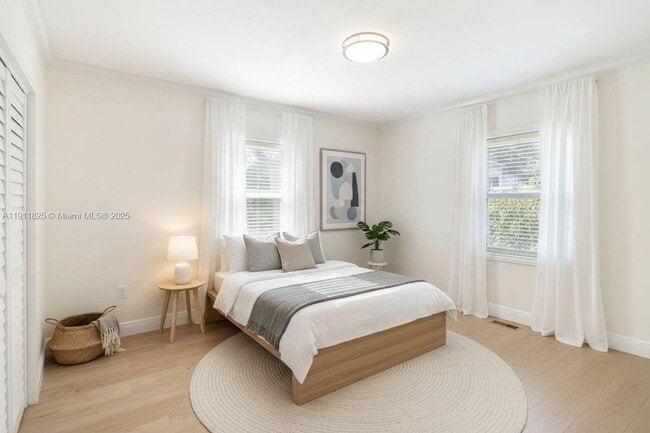 Building Photo - 7640 SW 54th Ct